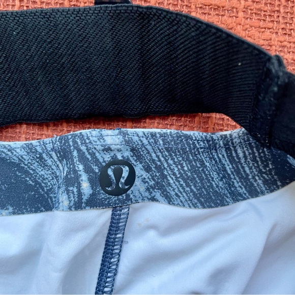 Lululemon Esker Tight in Lava Print Blue Denim Multi Size 4 EUC - Picture 7 of 13